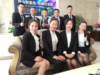 月入过万却饱受争议 职业中介服务背后的舆论困境